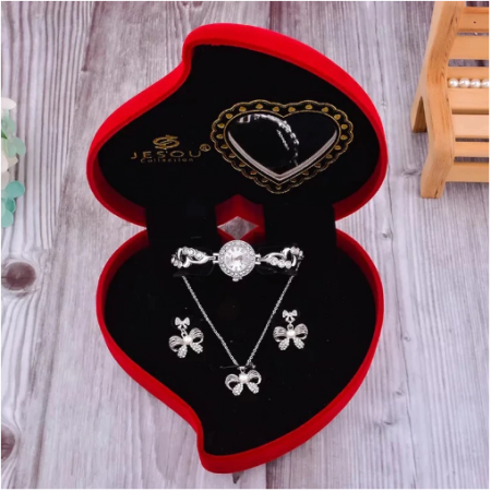 Set pentru femei 3 buc ceas, doi cercei, colier, cutie tip inima rosie [1]