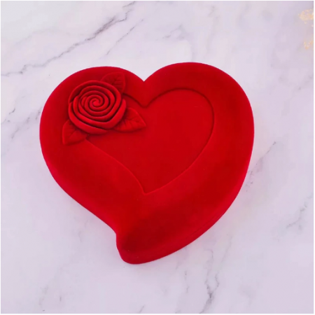 Set pentru femei 3 buc ceas, doi cercei, colier, cutie tip inima rosie [2]