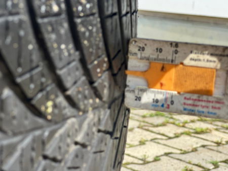 set 2 anvelope 215/65 R16 102H sh iarna Goodyear 6.5mm cu garantie [5]