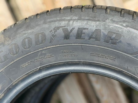 set 2 anvelope 215/65 R16 102H sh iarna Goodyear 6.5mm cu garantie [2]