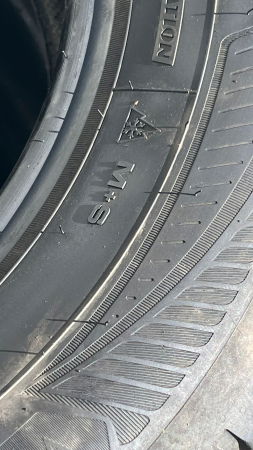 set 4 anvelope 215/65 R16 102H sh iarna Goodyear 6.5mm cu garantie [7]