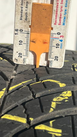 set 4 anvelope 215/65 R16 102H sh iarna Goodyear 6.5mm cu garantie [9]