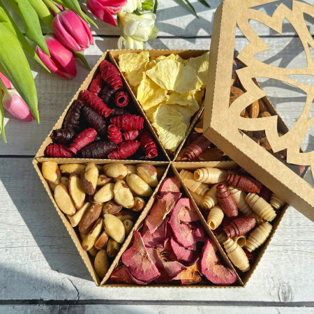 Cadouri - Cutie Cadou cu Fructe Deshidratate si Nuci