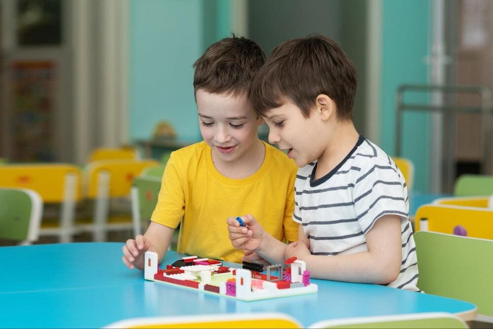 Jocurile de construcție: ce sunt, beneficii și exemple