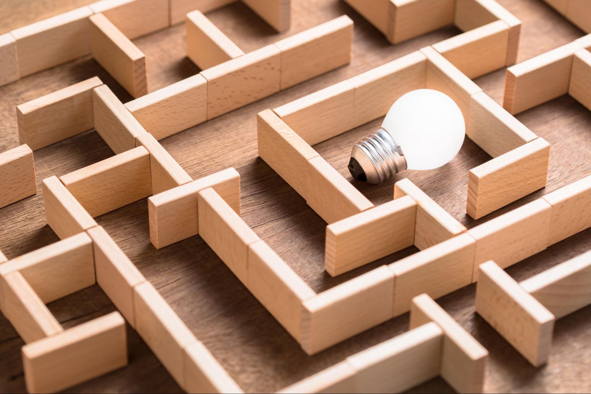 Puzzle din lemn pentru copii: beneficii și criterii de selecție