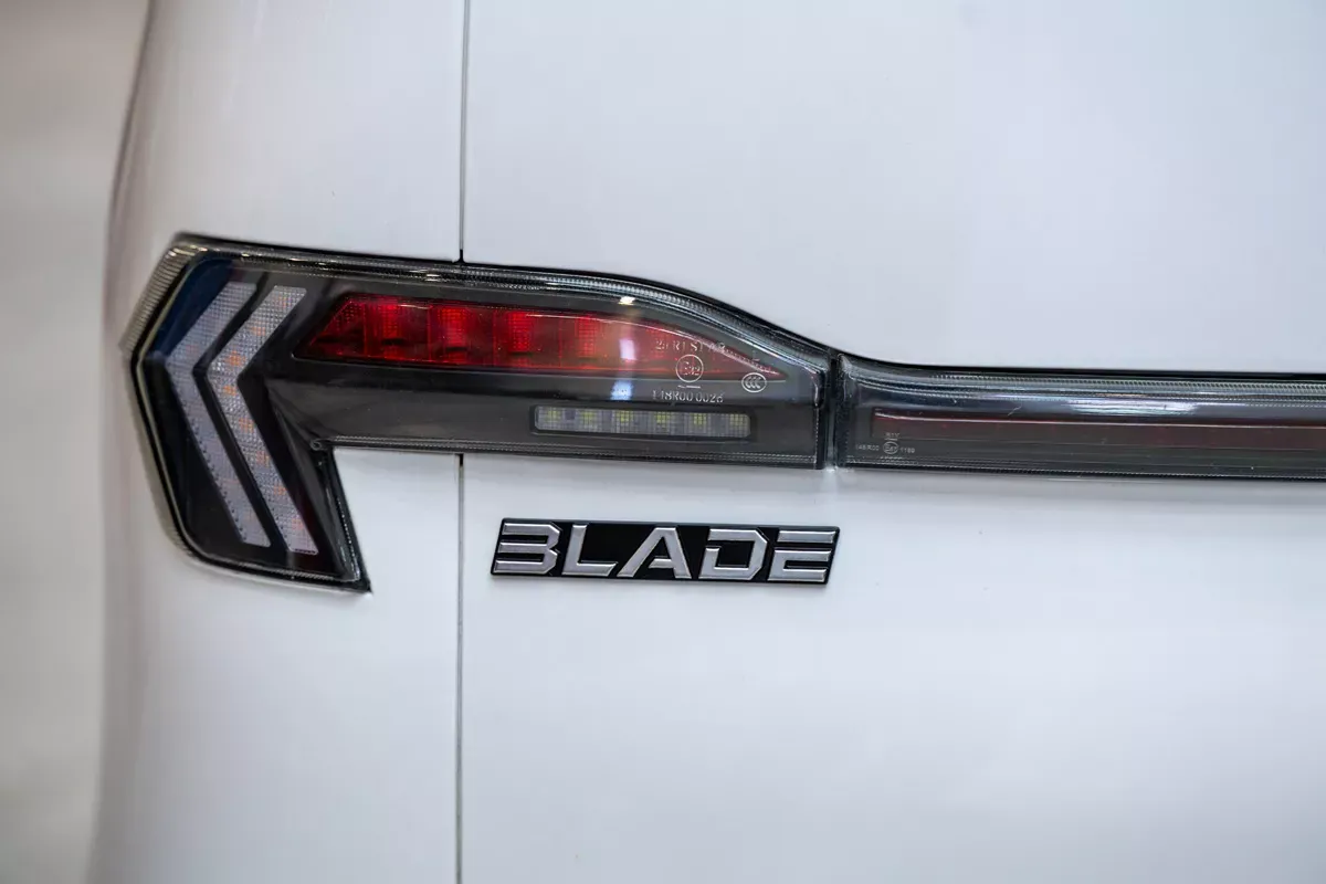 Masina electrica fara permis BLADE CITY Plus Alb-Negru cu aer conditionat [7]