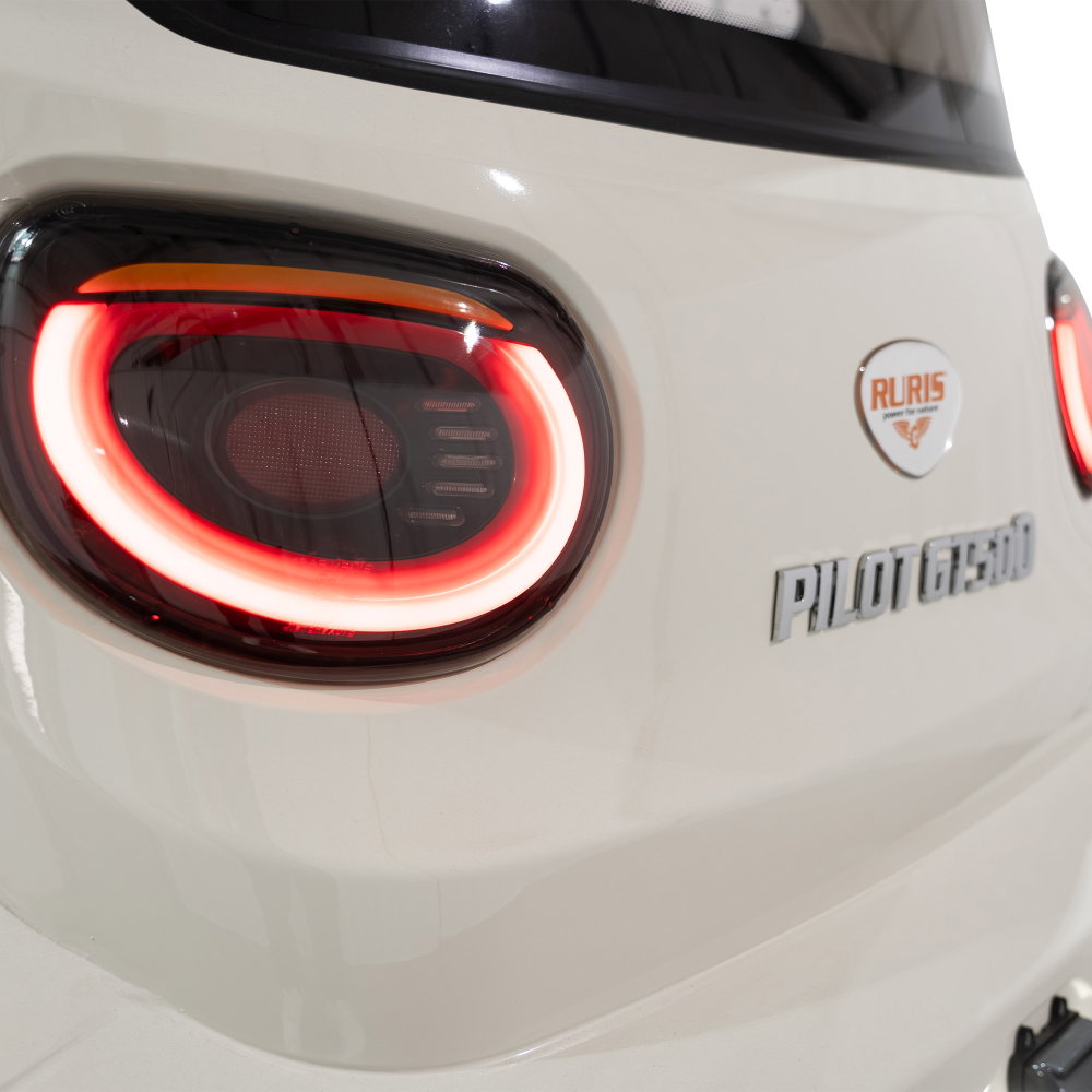Mașină electrică RURIS PILOT GT500A Albă, 2000W, baterie 72V 58Ah, autonomie până la 70 km, 2 locuri [24]