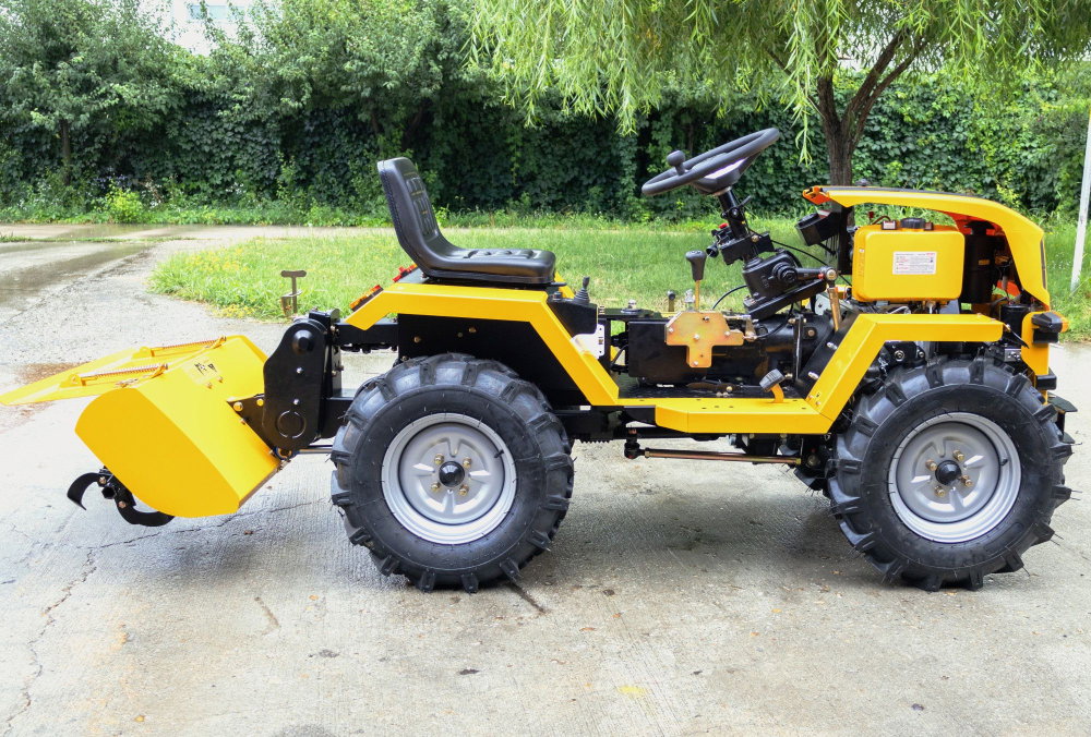 Minitractor articulat 4x4 ProGARDEN Campo T18 V27, motor benzina Loncin 18 CP, hidraulică față-spate, 2 diferențiale, roți 6.00-12 + freza tractata [2]