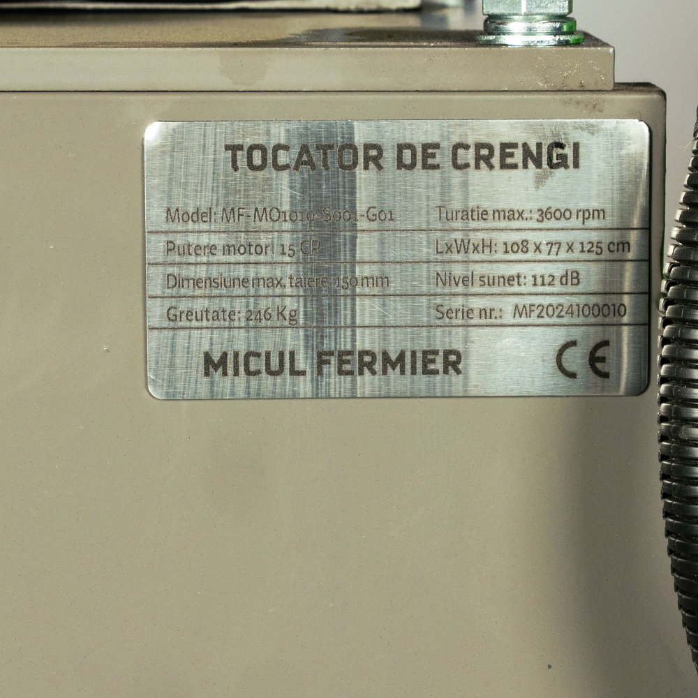 Tocator de crengi Micul Fermier, motor benzina 15 CP, cu carlig de remorcare, 150 mm diametru maxim de taiere, pentru rumegus [14]