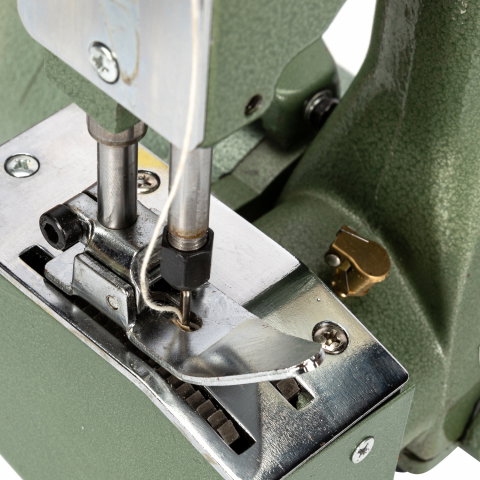 Masina de cusut saci Micul Fermier GF-0015 130W [3]