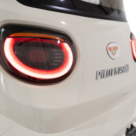 Mașină electrică RURIS PILOT GT500A Albă, 2000W, baterie 72V 58Ah, autonomie până la 70 km, 2 locuri [23]