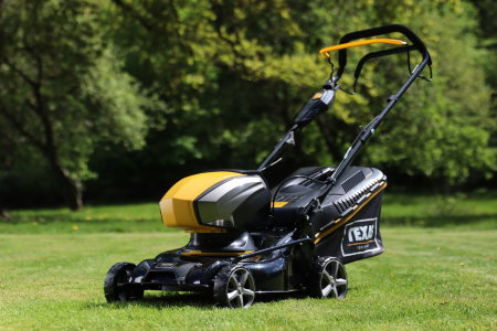 Texas Razor 4220TR-Li, masina de tuns gazonul pe acumulatori, 40 V 2,5 Ah, latime lucru 420mm, autopropulsata, reglaj central 6 trepte, sac 45 litri [4]