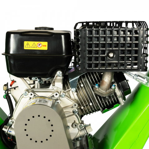 Tocator de crengi Micul Fermier, motor benzina 15 CP, cu carlig de remorcare, 120 mm diametru maxim de taiere, pentru rumegus [5]