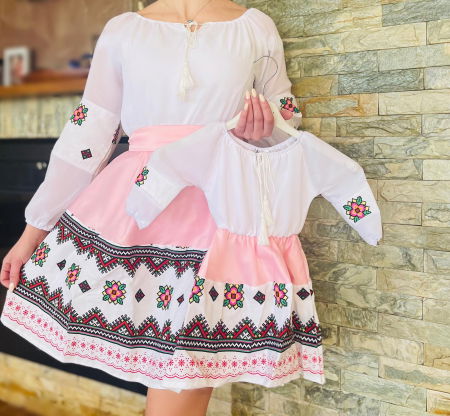 Момичета - Rochita stilizata cu motive traditionale Laura 12