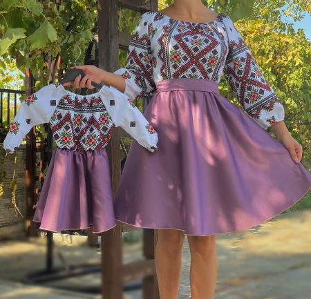 Момичета - Rochita stilizata cu motive traditionale Laura 2