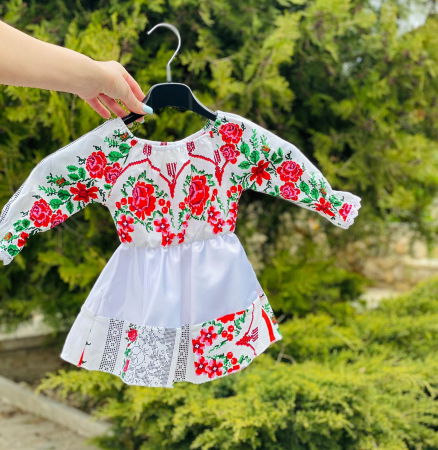 Момичета - Rochita stilizata cu motive traditionale Magduta 2