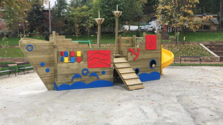 Portofoliu - Amenajare loc de joacă Olănești, VL
