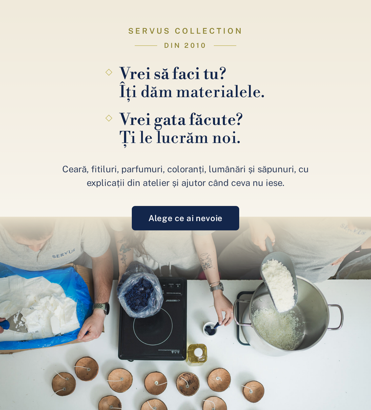 Materii prime pentru lumânări și săpun — ceară, fitil, parfumuri și săpun natural — și o lumânare de nuntă lucrată în atelierul Servus.