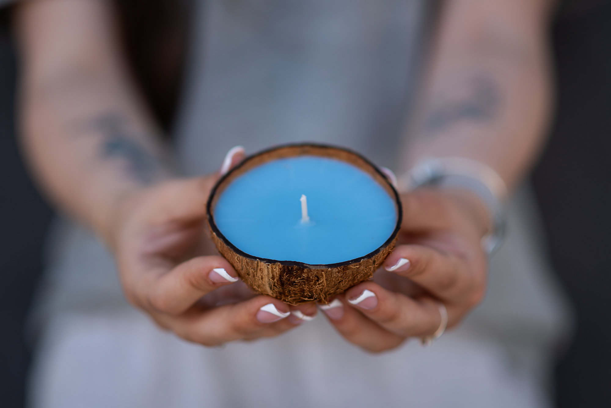 Cauți lumânări decorative sau parfumate pentru decorul de sărbători?