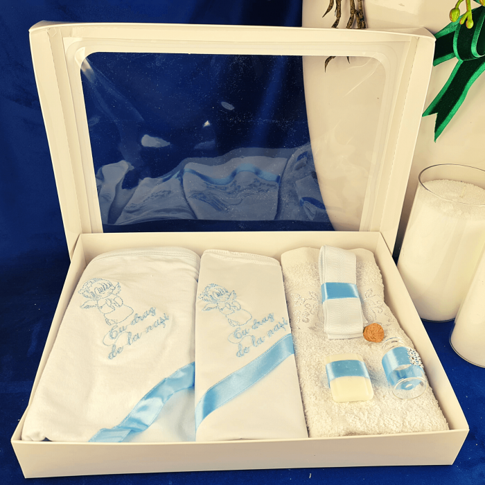 Trusou pentru botez brodat cu Ingeras albastru [3]