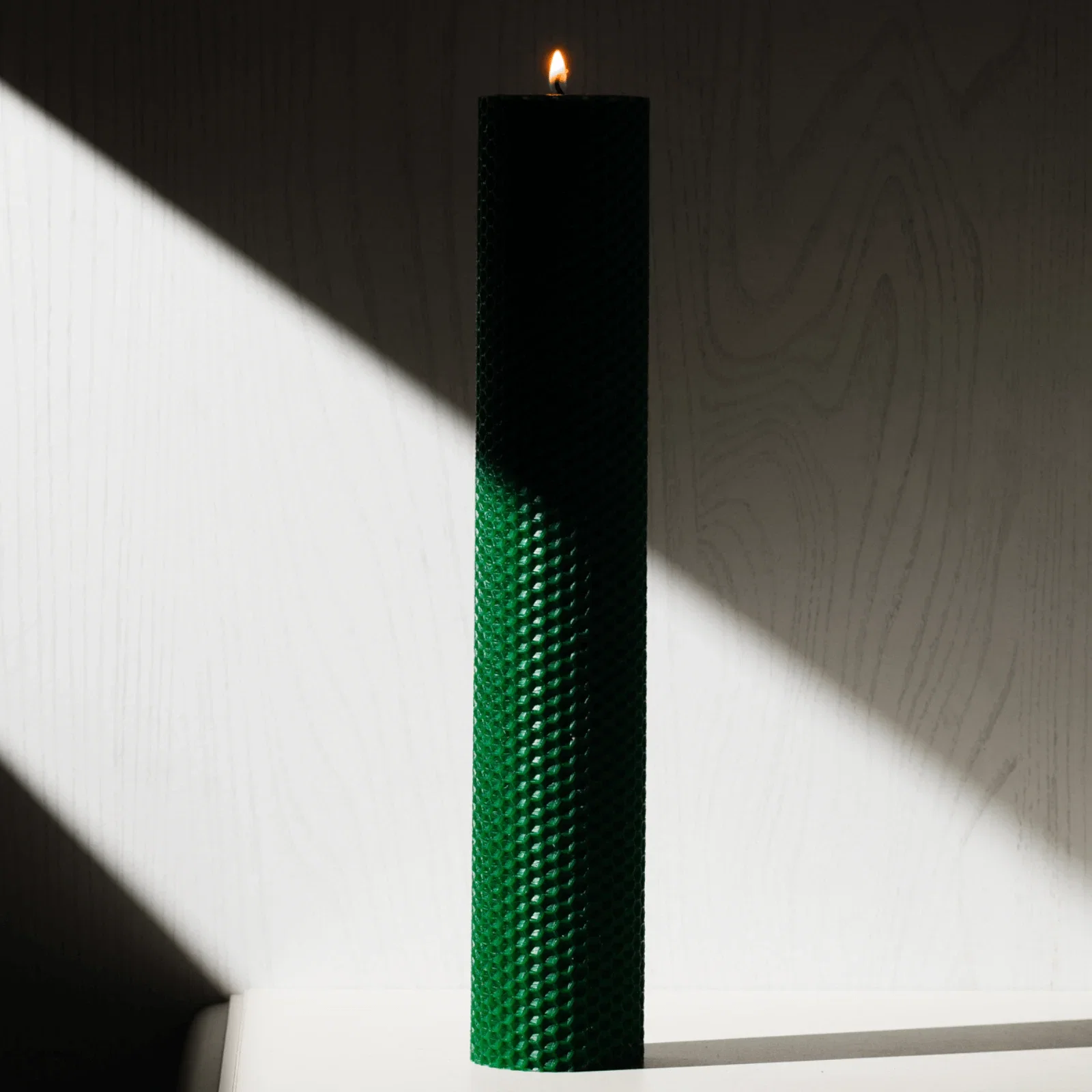 Lumânare tip fagure din ceară colorată, rulată manual - verde inchis [1]