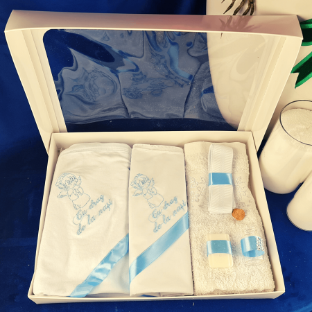 Trusou pentru botez brodat cu Ingeras albastru [1]