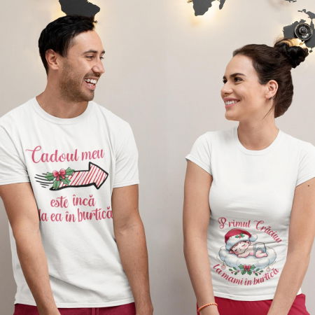 Tricouri Gravide - Set 2 Tricouri Craciun Personalizate - Viitori parinti - Cadoul meu este inca la ea in burtica  