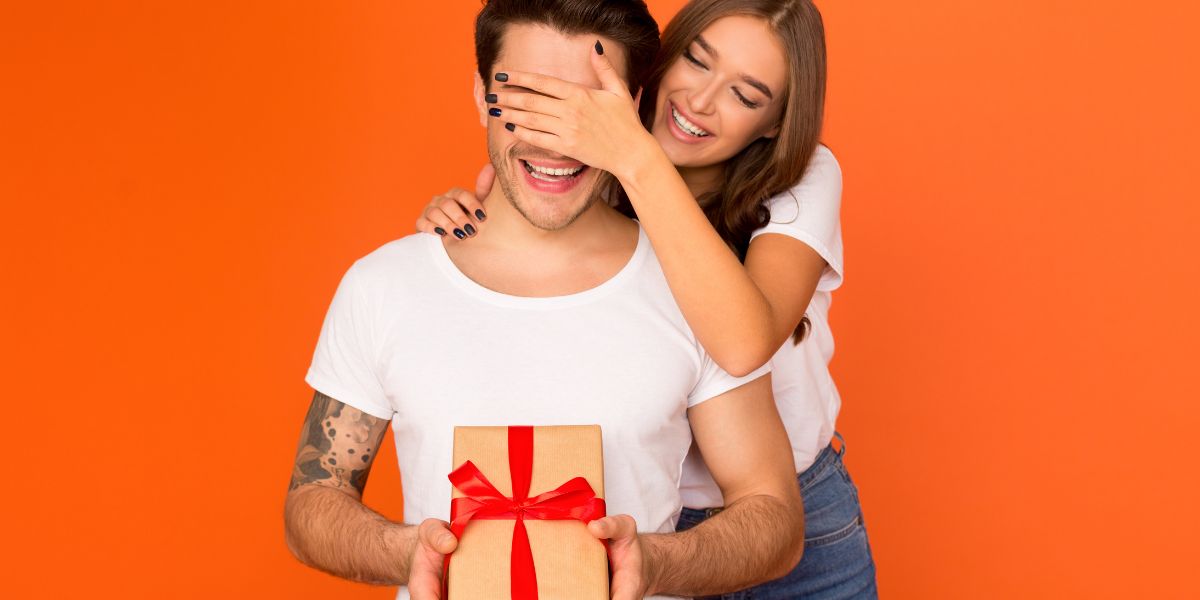 Cadou sot zi nastere - Cum sa-ti mai surprinzi partenerul care are de toate?