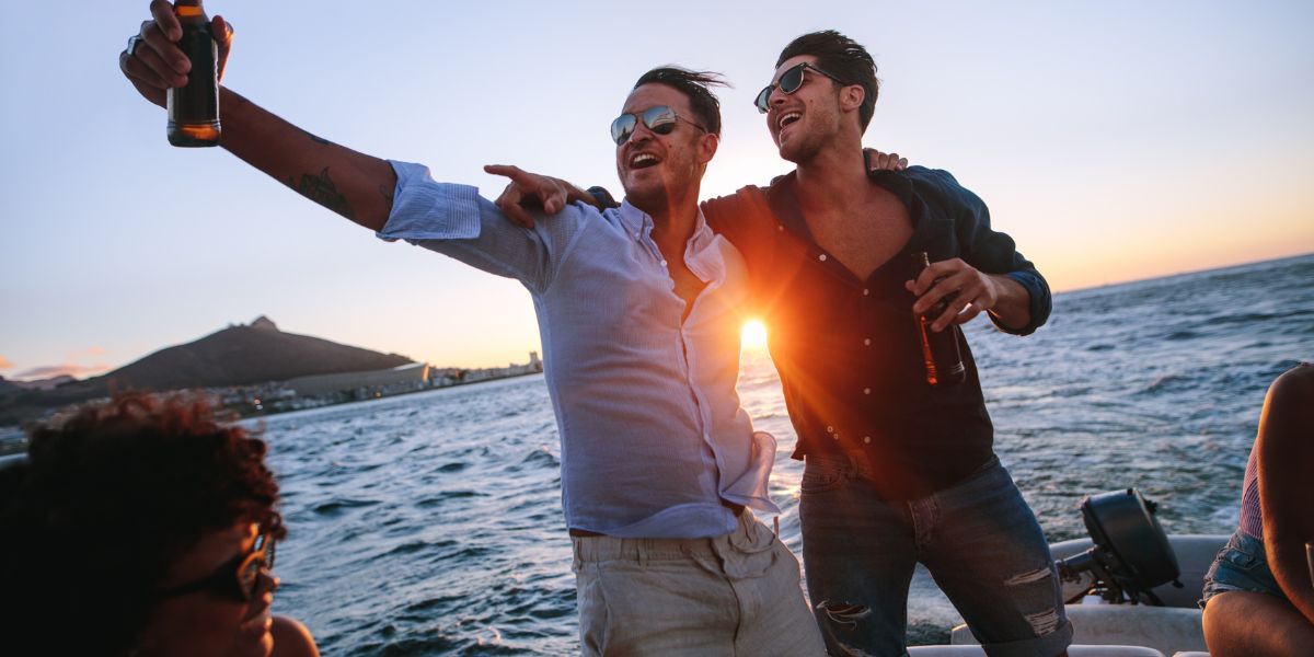 Idei de cadouri si surprize pentru barbati prieteni apropiati