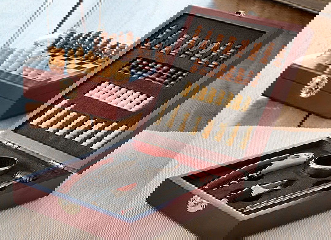 caseta-deluxe-de-sah-si-accesorii-pentru-vin