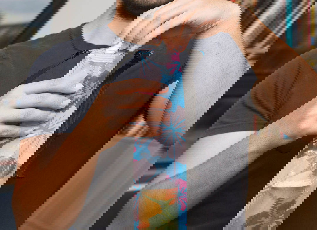 cravata-cu-recipient-pentru-bere-2609-5808