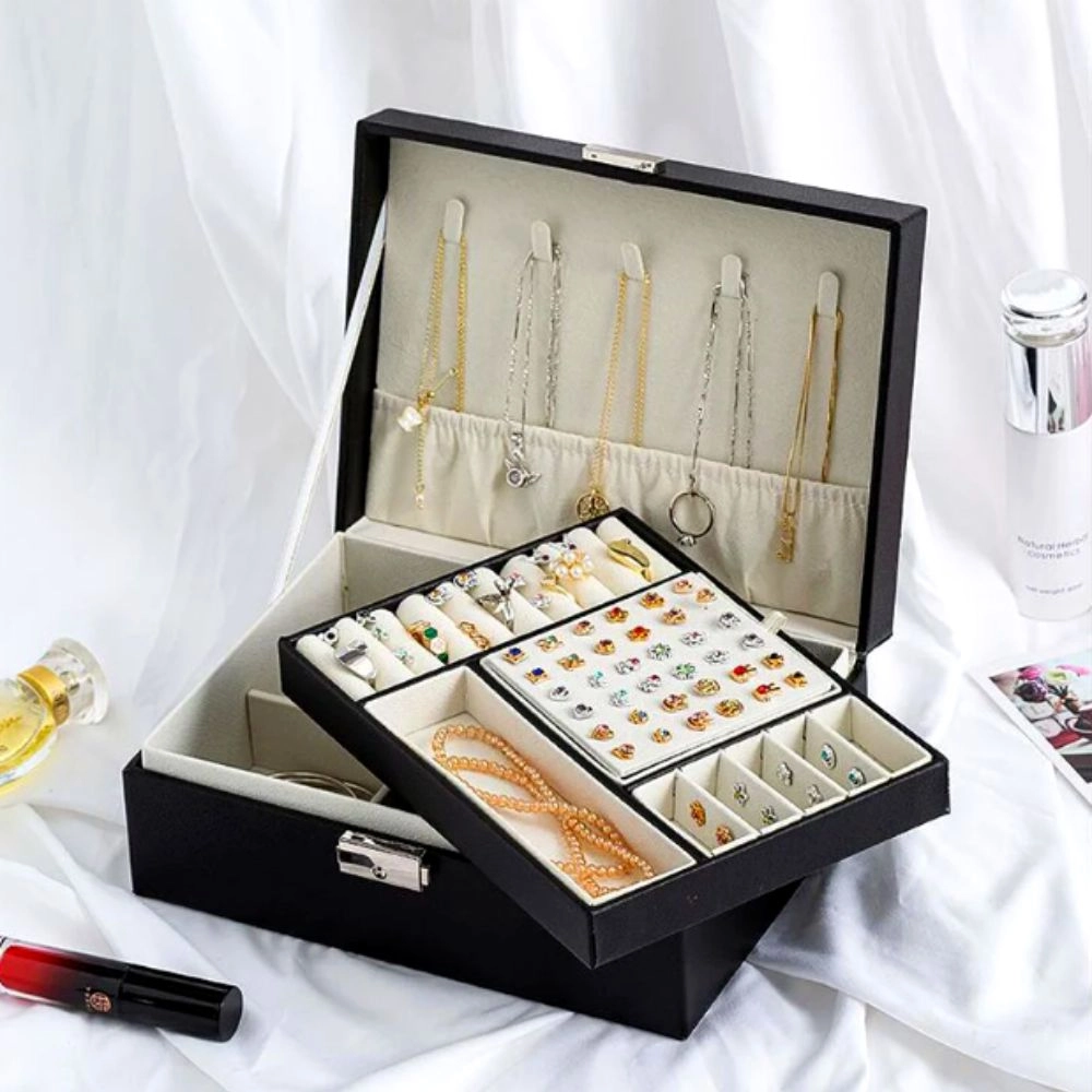 Cum sa-ti organizezi bijuteriile si sa nu te mai trezesti cu ele zgariate