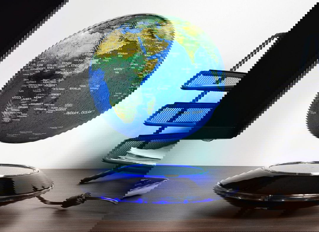 glob-magnetic-plutitor-cu-iluminare-led