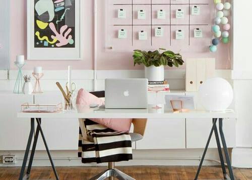 Decorarea unui birou ghiduș la serviciu