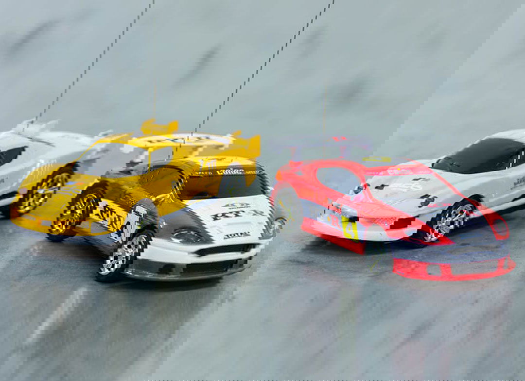 masinuta-de-curse-cu-telecomanda-2407-4237