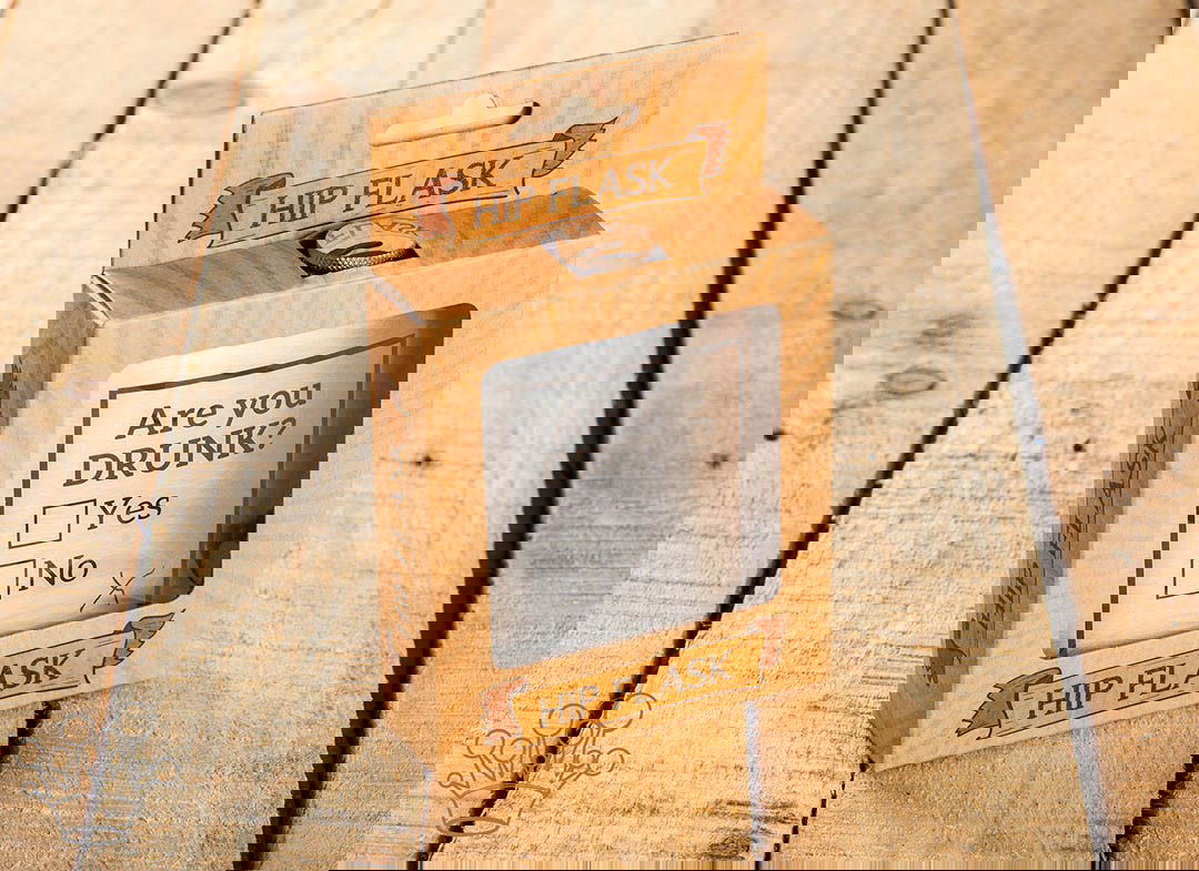 plosca-alcool-esti-pilit-4-522-614994