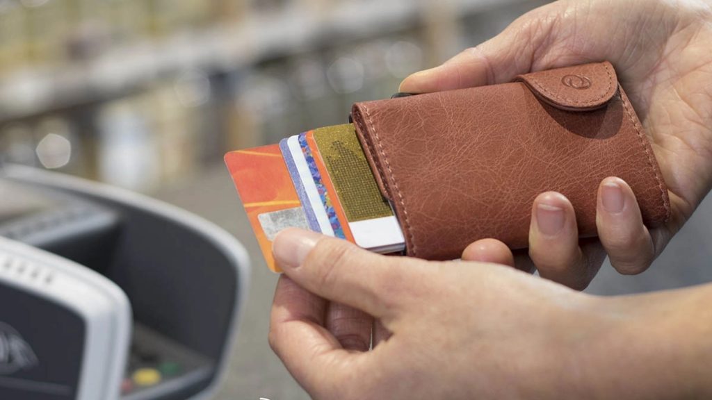 Portofel carduri rfid - Cadou de Top 2020 cu 5 Super Beneficii