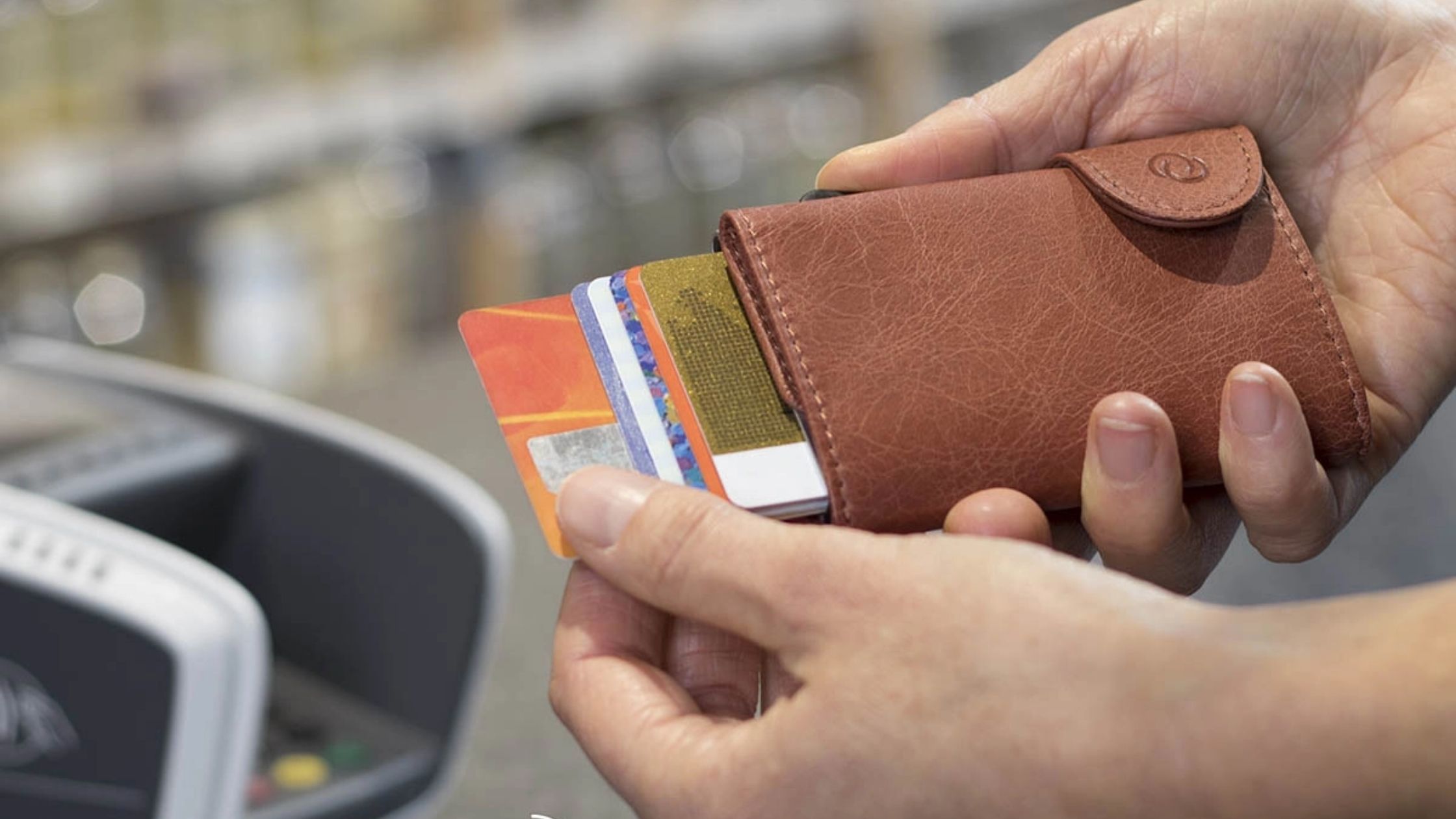 10 Intrebari arzatoare despre tehnologia RFID si portofel carduri RFID