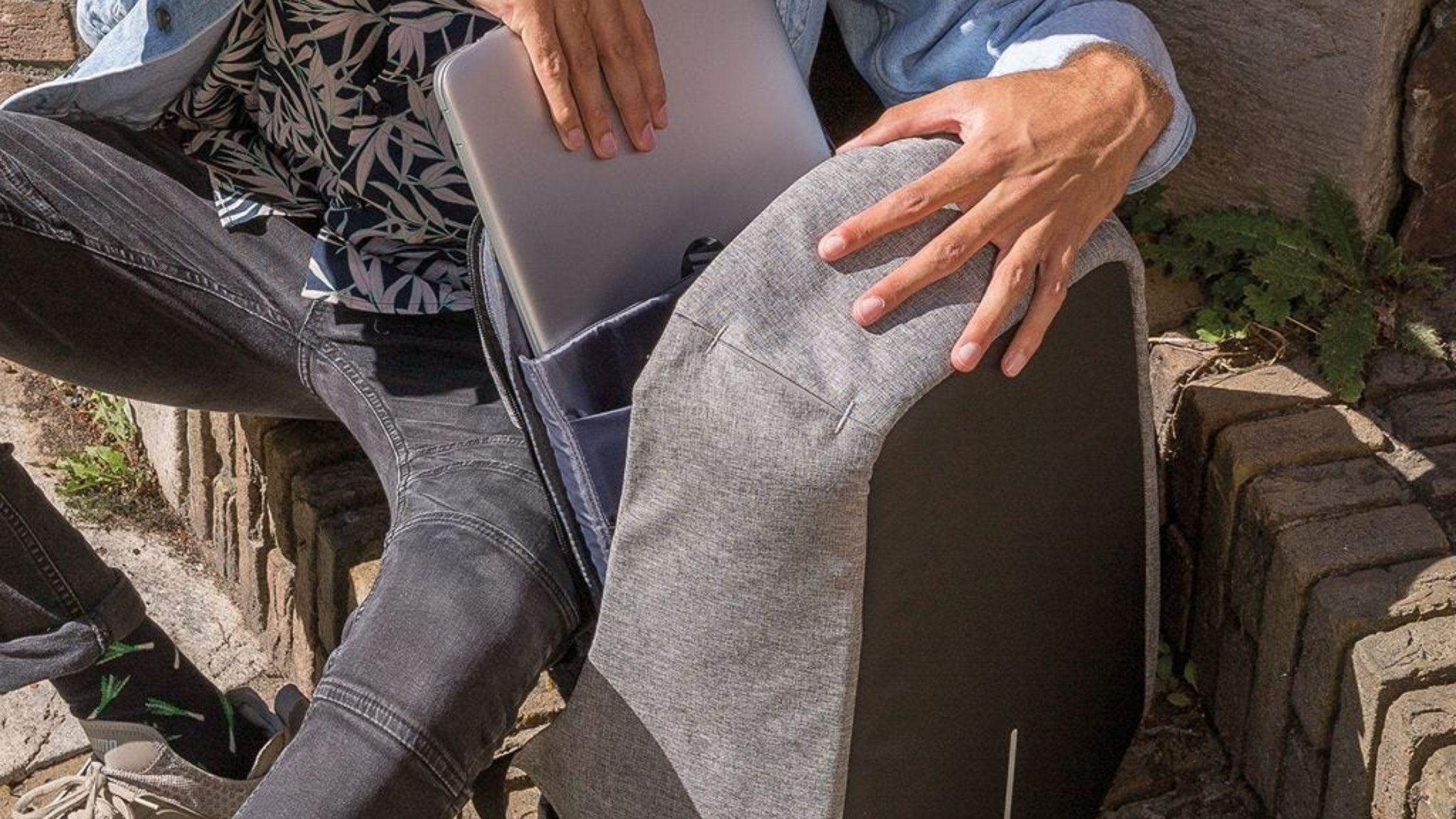 Cum sa-ti protejezi laptopul in rucsac?