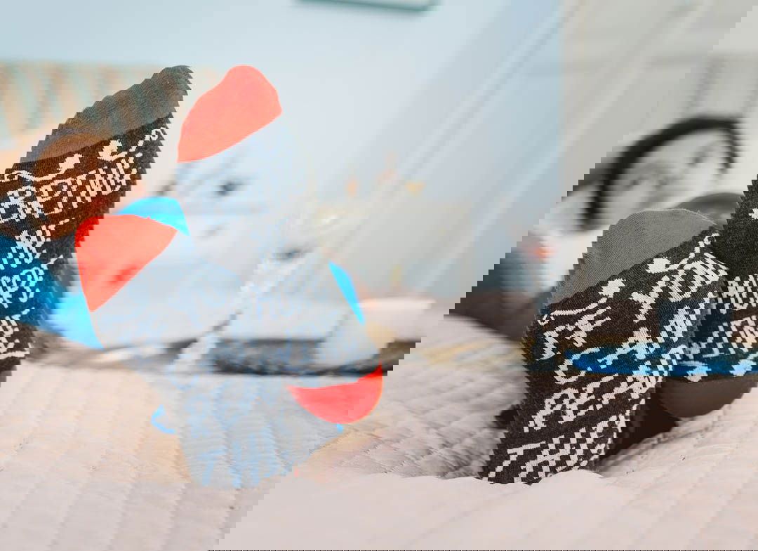 sosete-amuzante-bring-me-wine