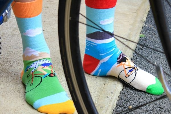Cei care poarta sosete colorate sunt mai inteligenti, mai creativi si au mai mult succes