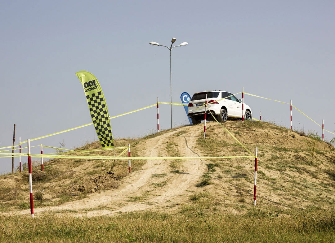 Discovery my 4x4 car  Academia Titi Aur [6]