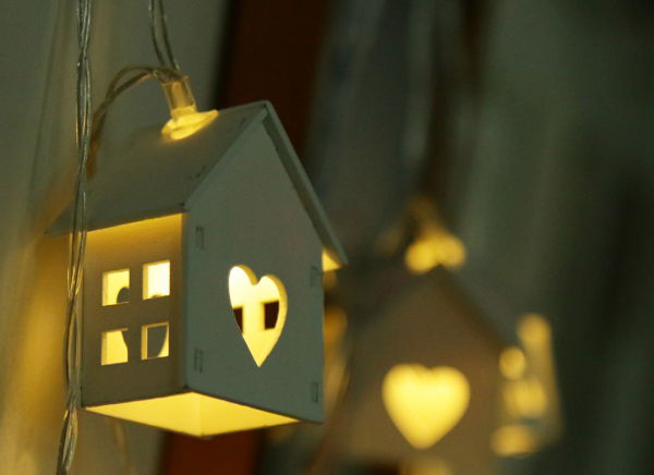 Instalatie de lumini LED Casute de Lemn [5]