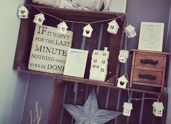 Instalatie de lumini LED Casute de Lemn [9]