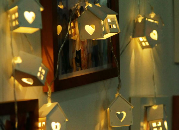 Instalatie de lumini LED Casute de Lemn [4]