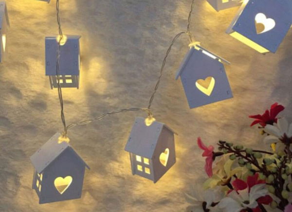 Instalatie de lumini LED Casute de Lemn [3]