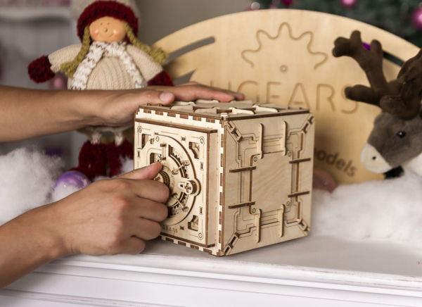 Puzzle 3D Seif din Lemn Ugears [25]