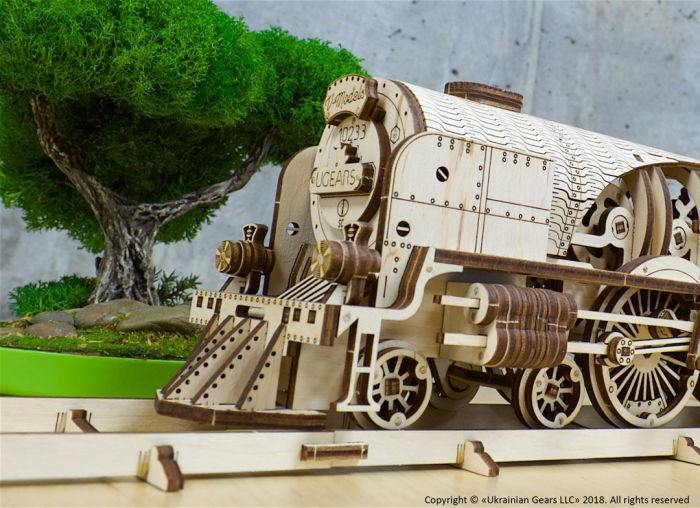 Puzzle 3D Tren V- Express cu abur din lemn Ugears [15]