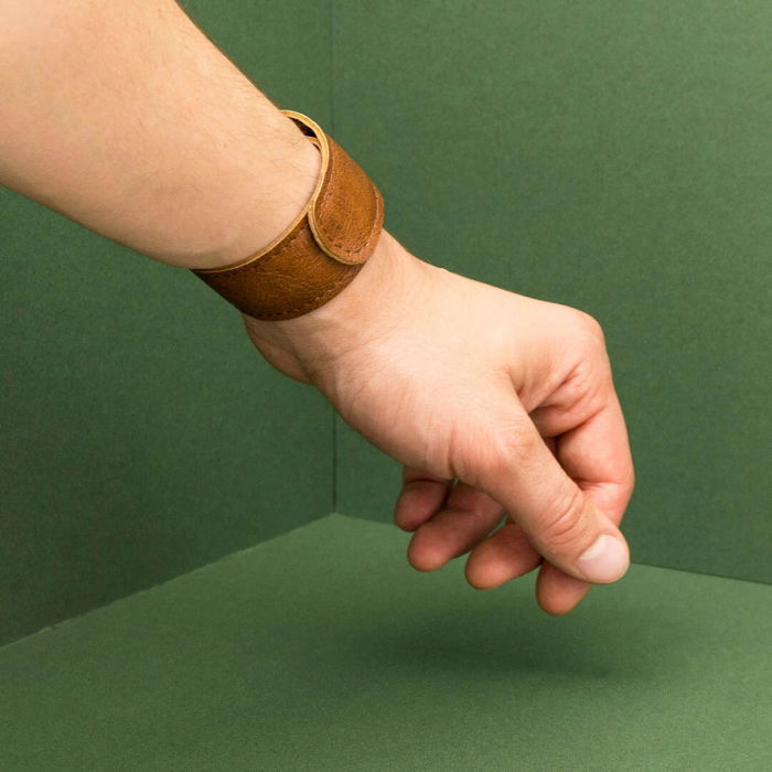 Bratara calatorului, cu USB built-in [4]