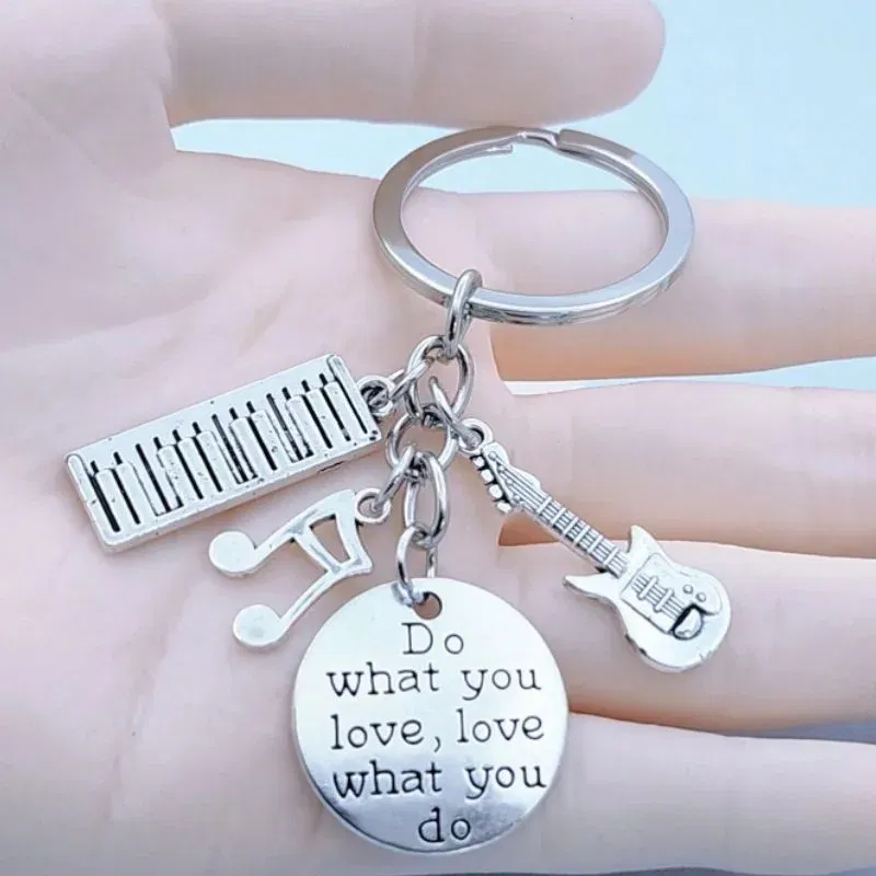 Breloc muzician, Ritm la chei [4]